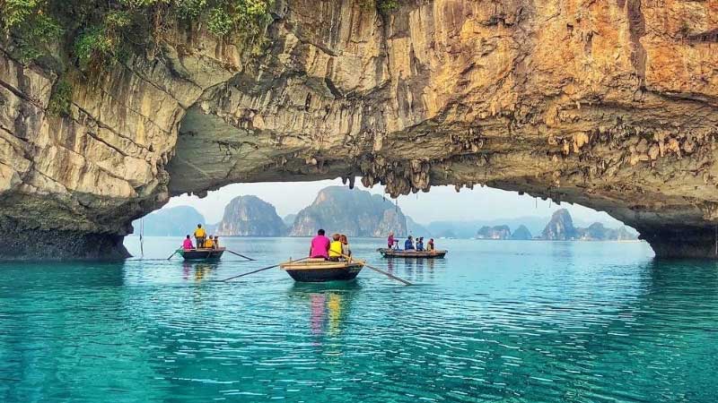 Ha Long Bay Travel Guide: Best Time to Visit, Top Attractions & Cruise Tours 2 Ha Long Bay Travel Guide
