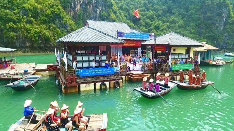 Ha Long Bay Travel Guide: Best Time to Visit, Top Attractions & Cruise Tours 3 vibrant floating village Ha Long Bay
