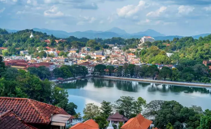 Enjoy a walk around Kandy Lake