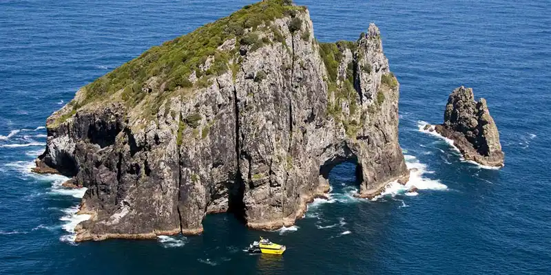 hole in the rock new zealand