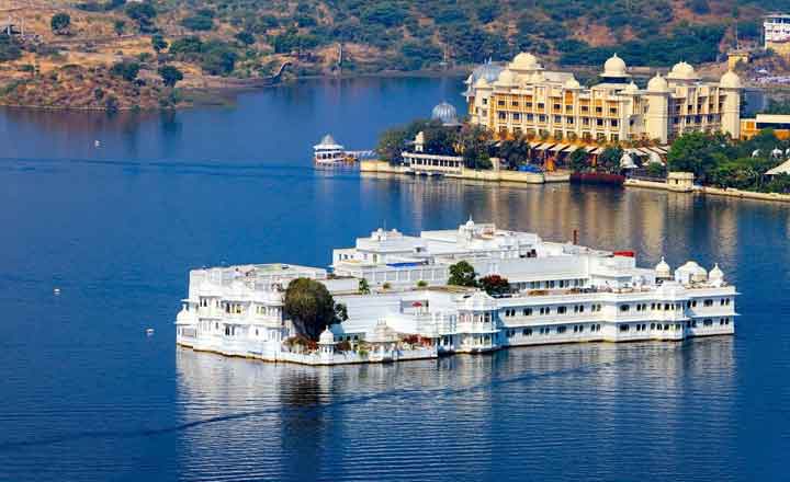 lake in udaipur