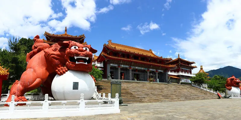 Sun Moon Lake Wen Wu Temple Tours